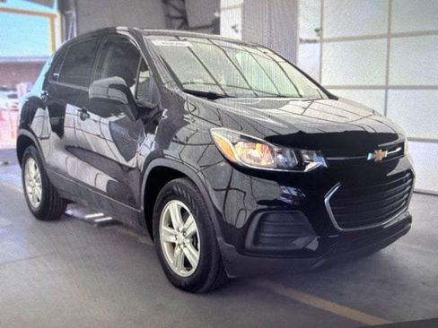Used 2020 Chevrolet Trax LS w/ Tint and Cruise Package FWD image 18
