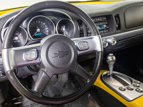 Used 2004 Chevrolet SSR w/ Preferred Equipment Group RWD image 29