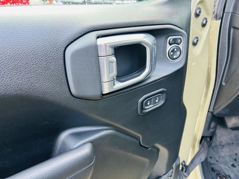 Used 2025 Jeep Wrangler Sport image 10