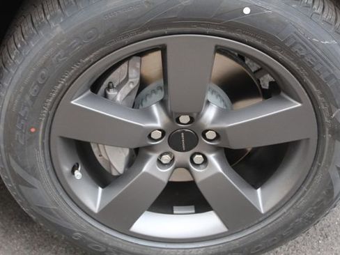 New 2026 Land Rover Defender 110 X-Dynamic SE image 9