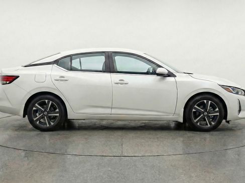 Used 2025 Nissan Sentra SV image 11