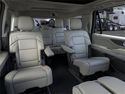 New 2026 Lincoln Navigator Reserve AWD/4WD image 11