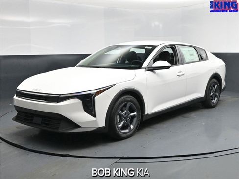 New 2025 Kia K4 LXS image 1