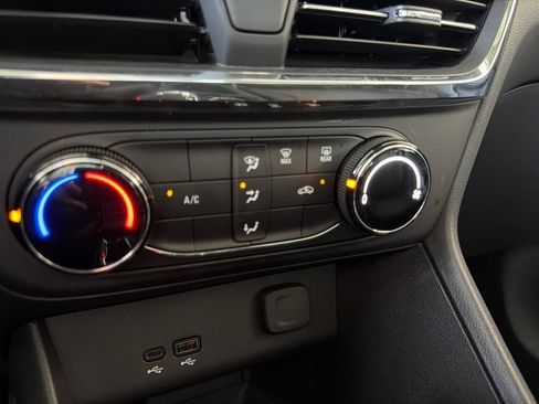 Used 2025 Buick Encore GX Preferred FWD image 25