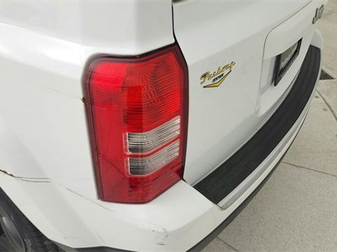 Used 2014 Jeep Patriot Limited image 29