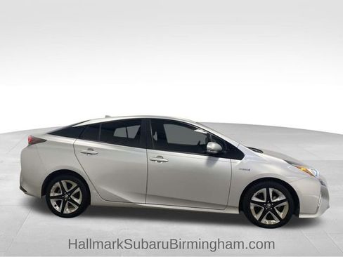 Used 2016 Toyota Prius Four image 2