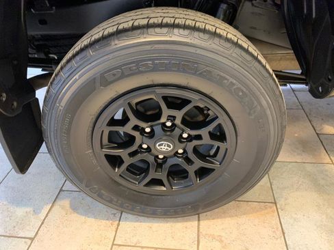 Used 2021 Toyota Tacoma SR5 image 10