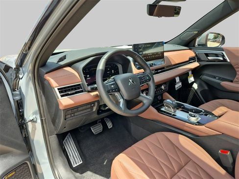 New 2025 Mitsubishi Outlander SEL image 9