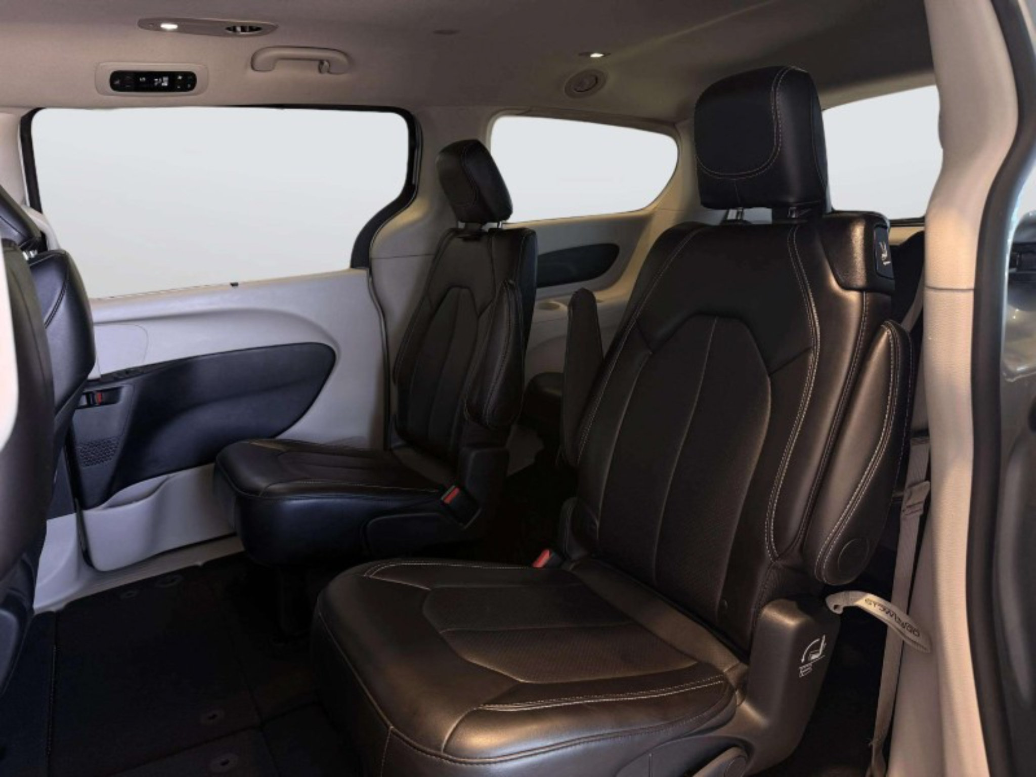 Used 2024 Chrysler Pacifica Touring-L FWD image 33