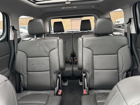 Certified 2023 GMC Acadia SLT w/ Preferred Package image 12