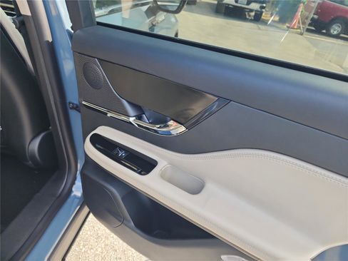 New 2026 Lincoln Corsair Premiere image 18