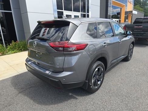 Used 2025 Nissan Rogue SV image 6