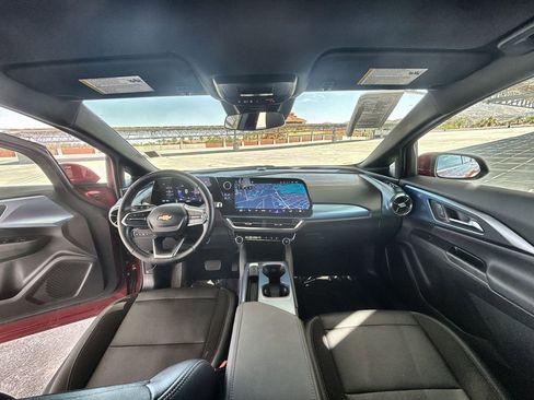 Used 2025 Chevrolet Equinox EV LT w/ Convenience Package image 11