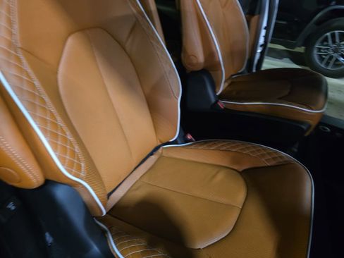 New 2026 Chrysler Pacifica Pinnacle image 11