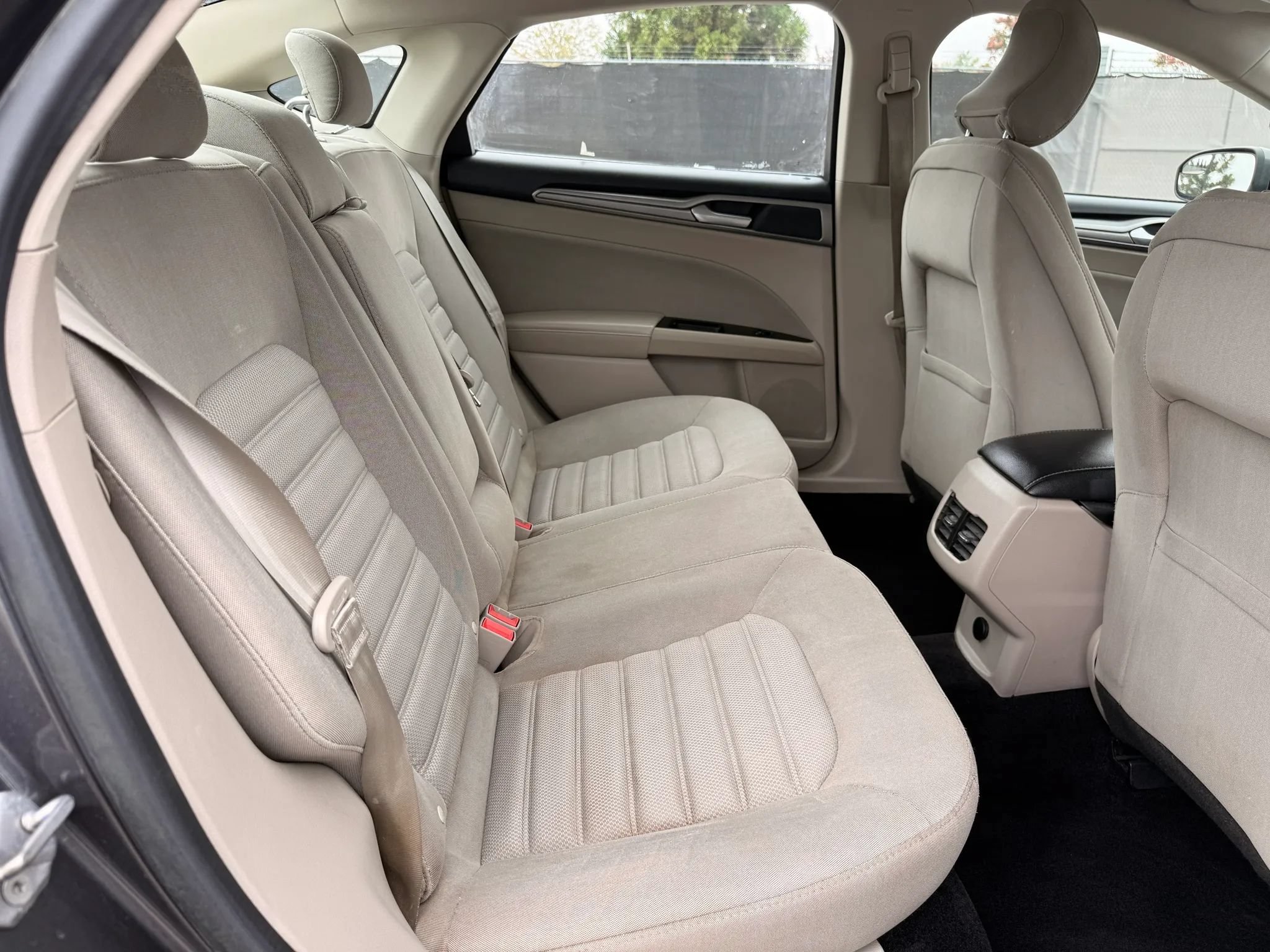 Used 2017 Ford Fusion SE FWD image 20