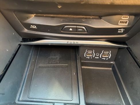 Used 2022 Chrysler Pacifica Pinnacle FWD image 31