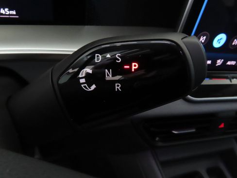 New 2026 Volkswagen Tiguan SE image 16