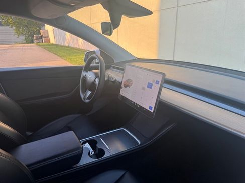 Used 2021 Tesla Model Y Long Range AWD/4WD image 19