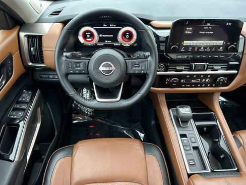 Used 2023 Nissan Pathfinder Platinum w/ Black Appearance Package image 13