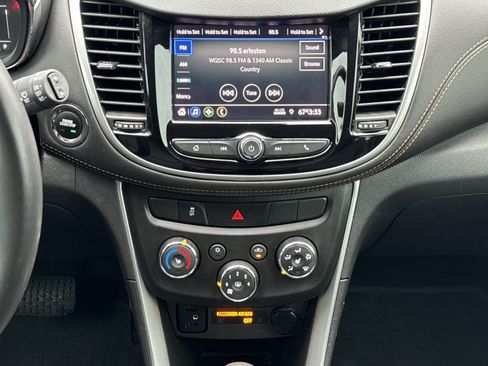 Certified 2022 Chevrolet Trax LT w/ Premium Seat Package image 15