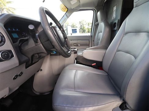 Certified 2022 Ford E-450 and Econoline 450 Super Duty w/ Power Windows & Locks Group image 5