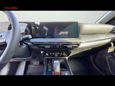 Used 2025 Nissan Kicks SR FWD image 10