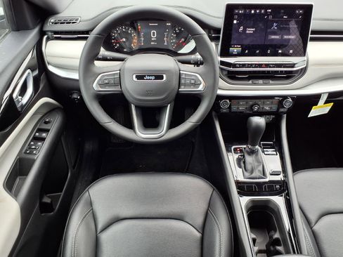 Used 2026 Jeep Compass Limited image 6