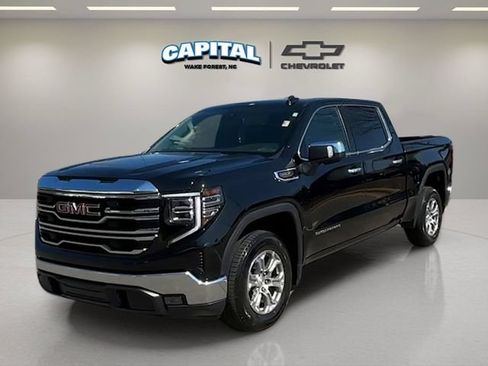 Used 2025 GMC Sierra 1500 SLT RWD image 1