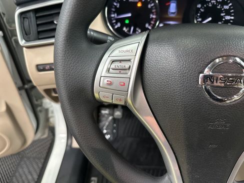 Used 2016 Nissan Rogue SV AWD/4WD image 15