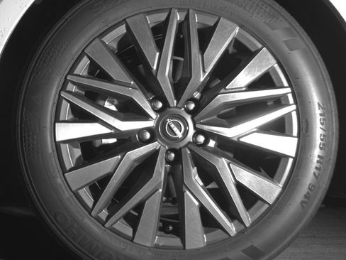 Used 2025 Nissan Altima 2.5 SV FWD image 12