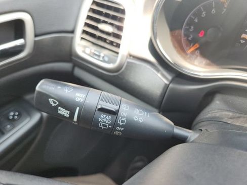 Used 2018 Jeep Grand Cherokee Altitude RWD image 39