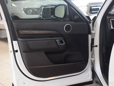 Used 2017 Land Rover Discovery HSE AWD/4WD image 21