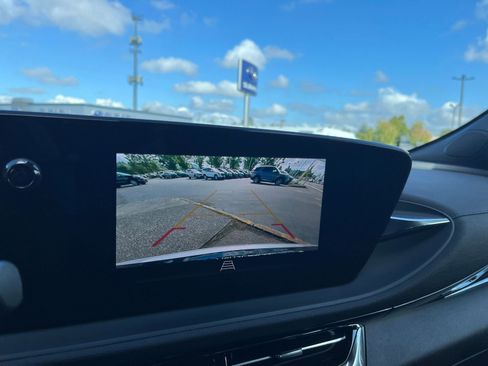 Used 2025 Buick Envista Sport Touring image 17