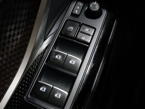 Used 2019 Toyota C-HR Limited FWD image 13