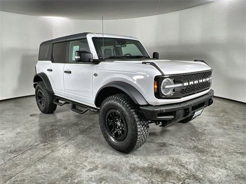 Used 2023 Ford Bronco Wildtrak image 2