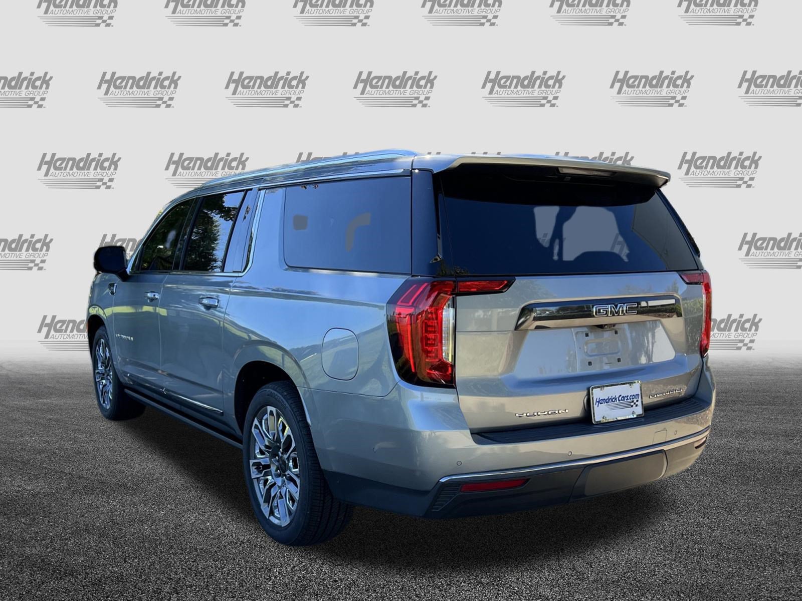 Used 2024 GMC Yukon XL Denali Ultimate AWD/4WD image 8