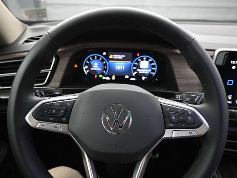 Used 2025 Volkswagen Atlas SEL Premium R-Line image 11