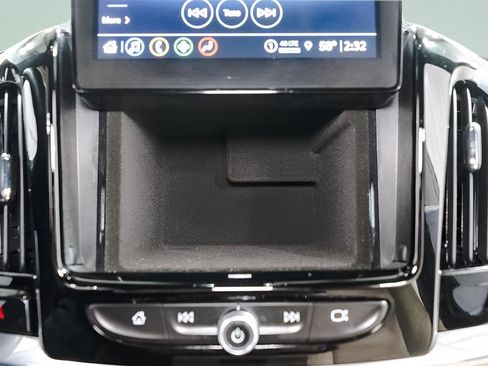 Used 2023 Chevrolet Traverse LT FWD image 17