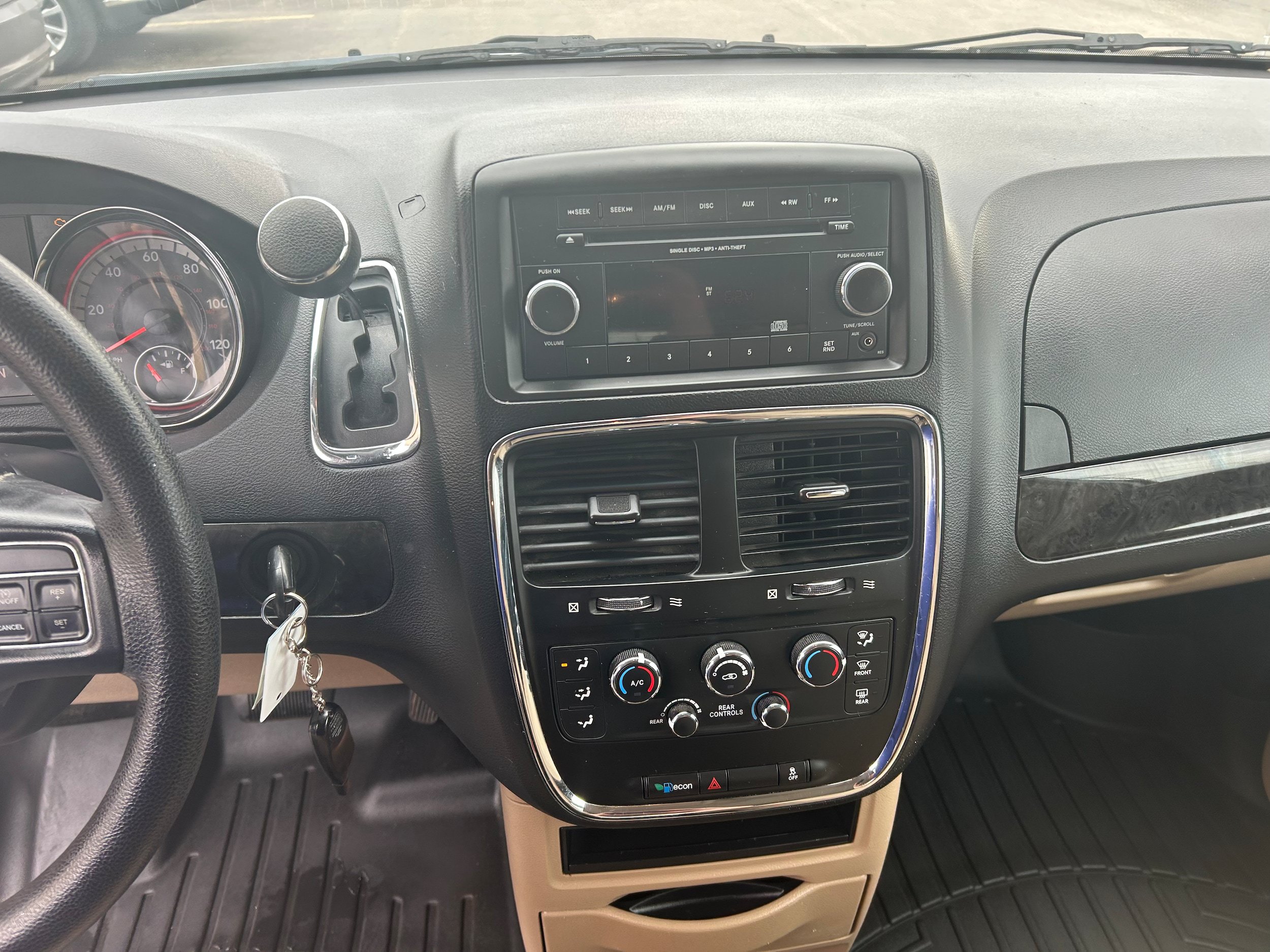 Used 2016 Dodge Grand Caravan SE w/ Quick Order Package 29E SE FWD image 8