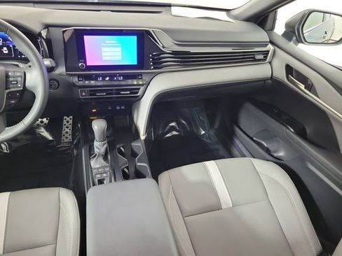 Used 2025 Toyota Camry SE FWD image 17