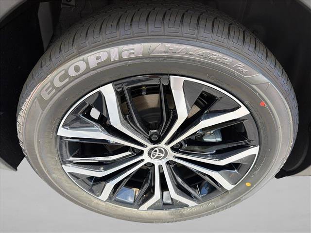 Used 2026 Toyota Crown AWD/4WD image 17