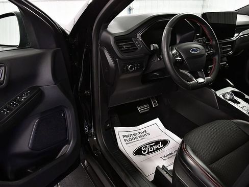 Used 2023 Ford Escape ST-Line image 16