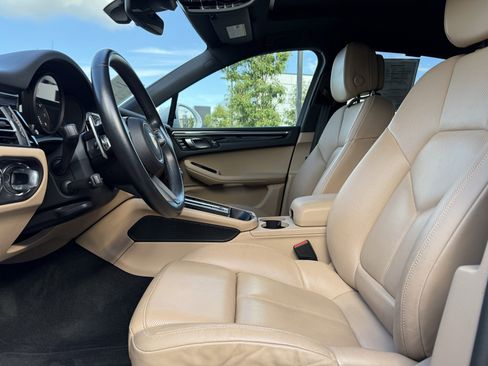 Used 2024 Porsche Macan image 13