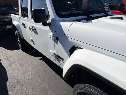 New 2026 Jeep Gladiator Sport AWD/4WD image 4