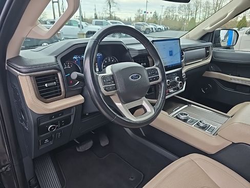 Used 2024 Ford Expedition Limited image 7