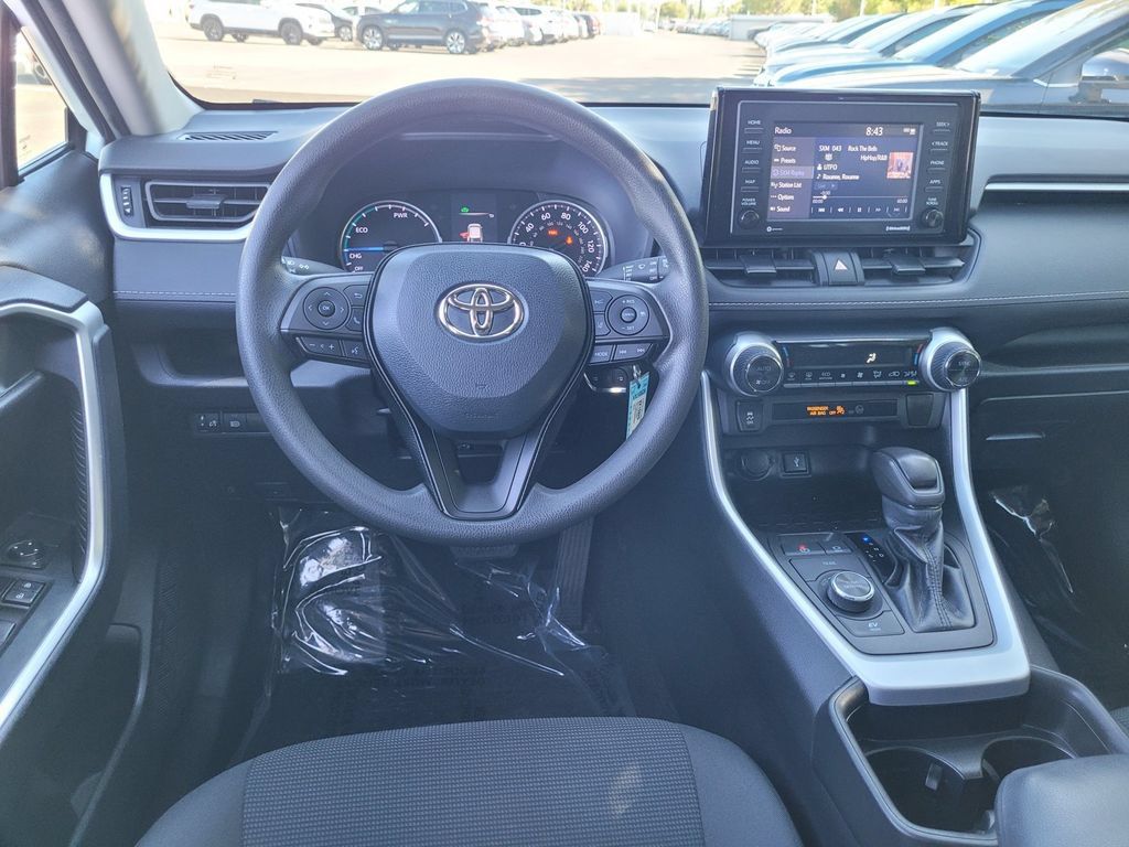 Used 2021 Toyota RAV4 LE AWD/4WD image 19