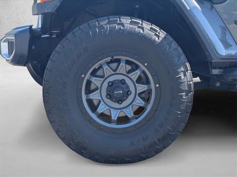 Used 2020 Jeep Gladiator Overland AWD/4WD image 23