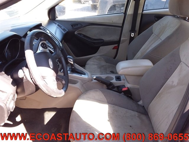 Used 2012 Ford Focus SE w/ SE Winter Pkg FWD image 5