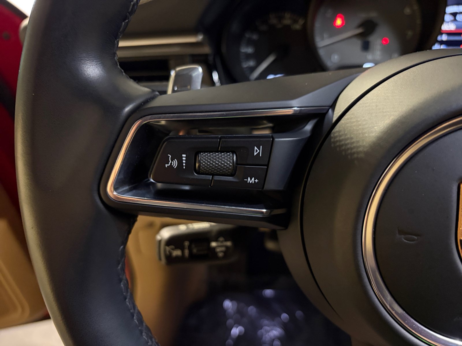 Certified 2023 Porsche Macan S AWD/4WD image 37