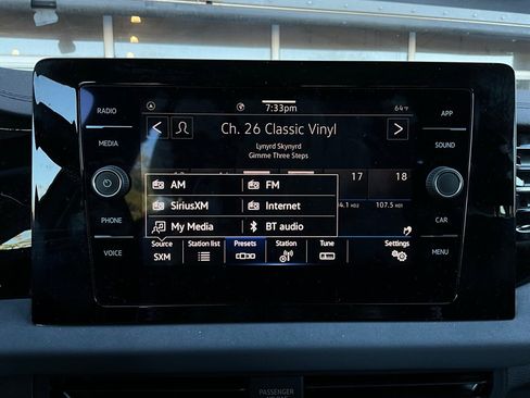 Used 2025 Volkswagen Jetta SE image 31